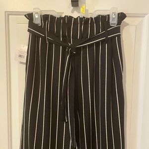 Juniors Large Black and White Stripe Pants